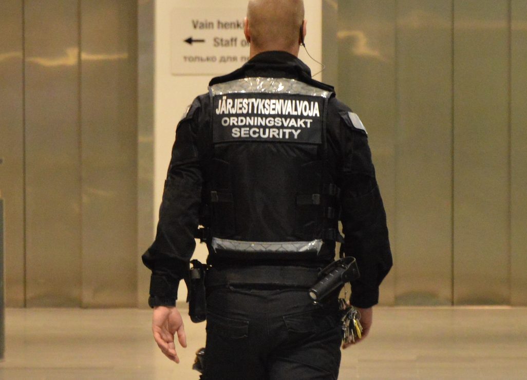 Poliisin avuksi asetetun järjestyksenvalvojan virkavastuu